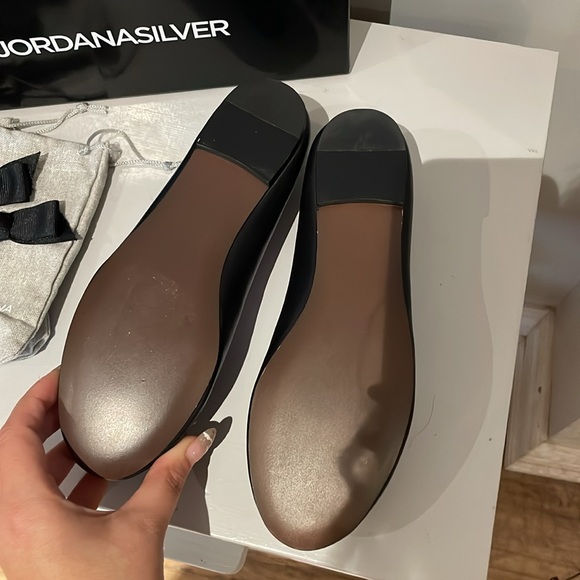 NWOT Jordana Silver Ballet Flats - size 6.5 - Picture 7 of 11